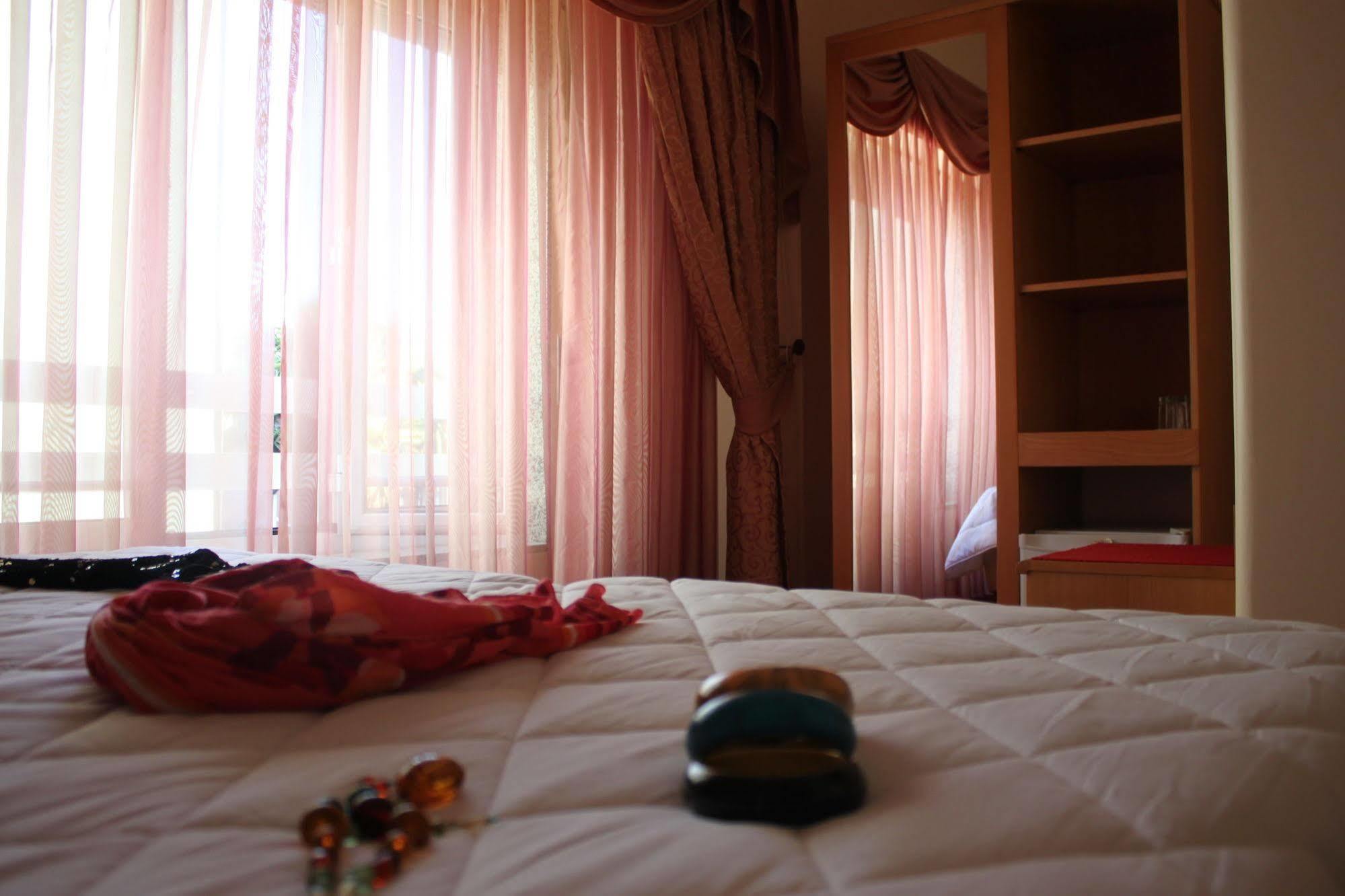 Hotel Quasar Pedroucos  Eksteriør bilde